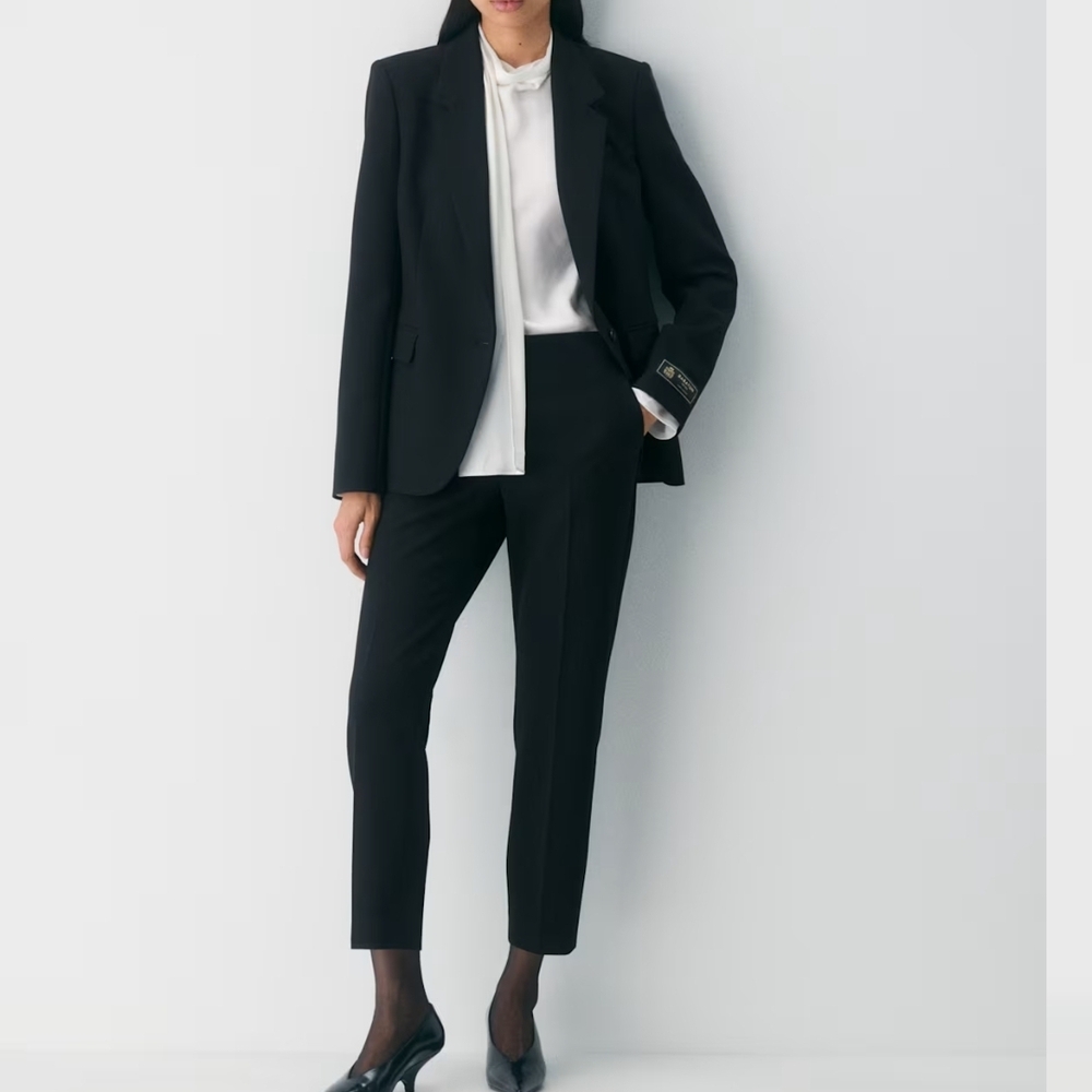 NWT Aritzia Babaton Markova Black Ankle Straight Leg Pants Size 8